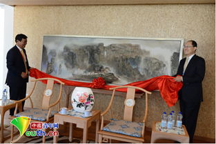 土家族画家李军声绘百米砂石画长卷传播绘画艺术
