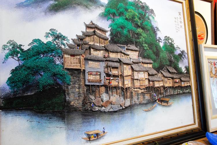 砂石画的年轻守护者 十余载沉淀的艺术传奇